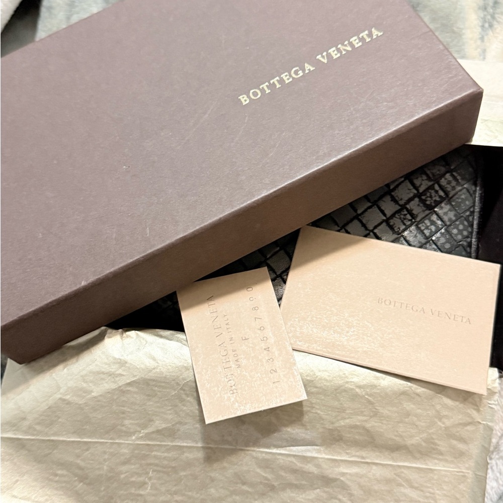 Bottega Veneta  Leather Wallet - Picture 2 of 15